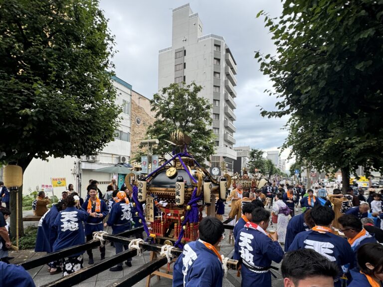 結構大きい神輿です